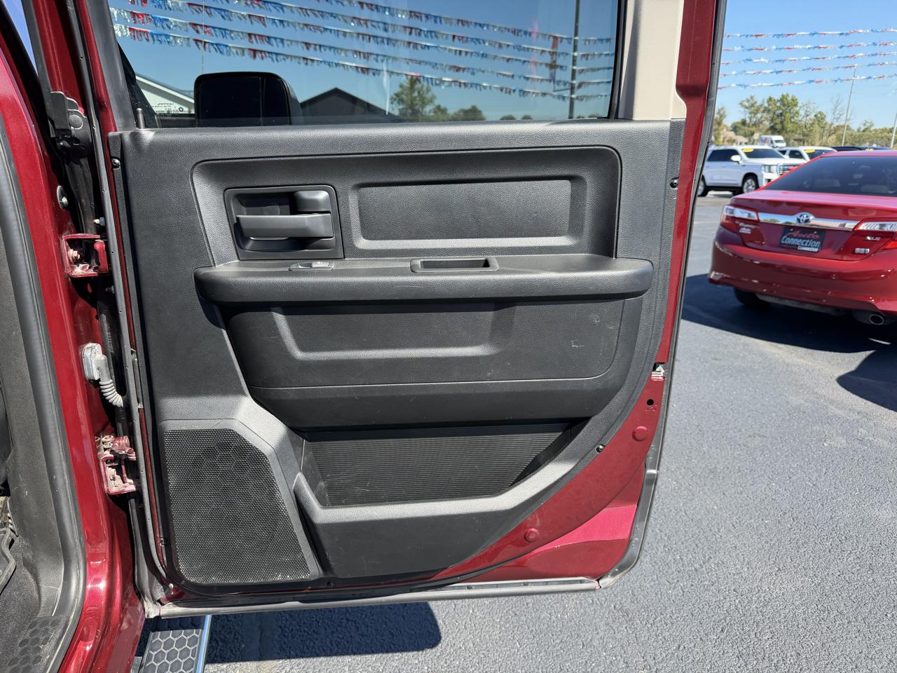 RAM 2500 Tradesman 4x4 Crew Cab 6'4" Box 2018
