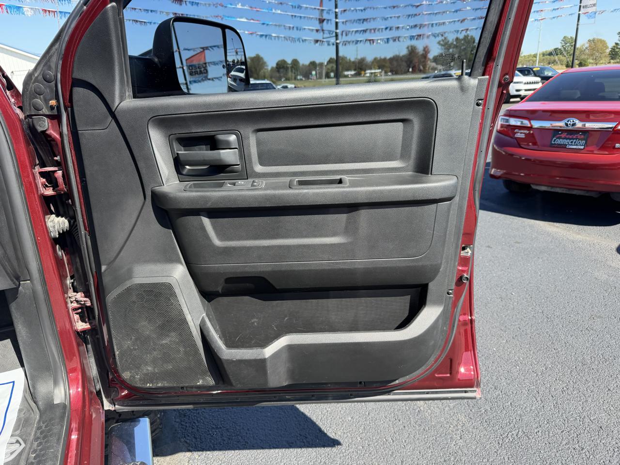 RAM 2500 Tradesman 4x4 Crew Cab 6'4" Box 2018