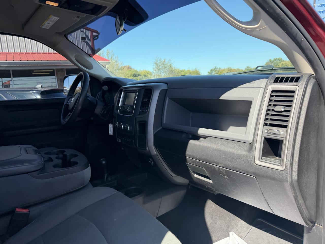 RAM 2500 Tradesman 4x4 Crew Cab 6'4" Box 2018