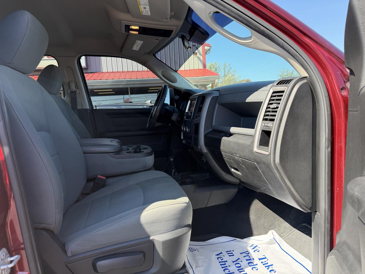 RAM 2500 Tradesman 4x4 Crew Cab 6'4" Box 2018