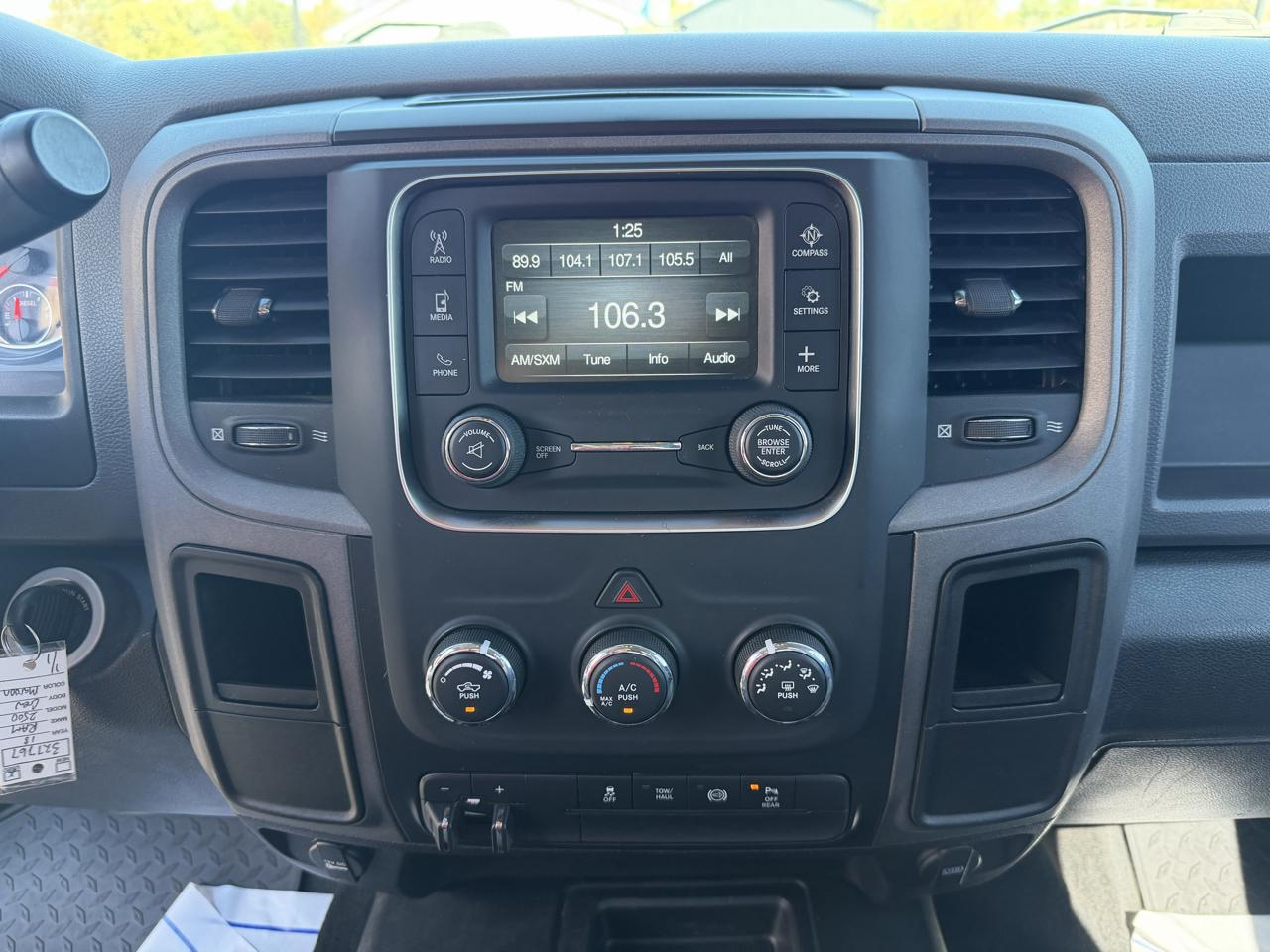 RAM 2500 Tradesman 4x4 Crew Cab 6'4" Box 2018