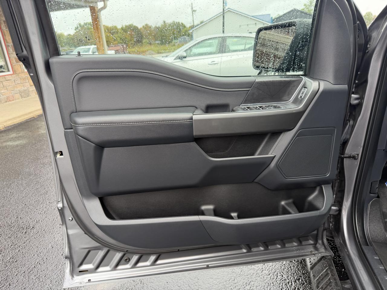 Ford F-150 4WD SuperCrew 150" XLT 2022