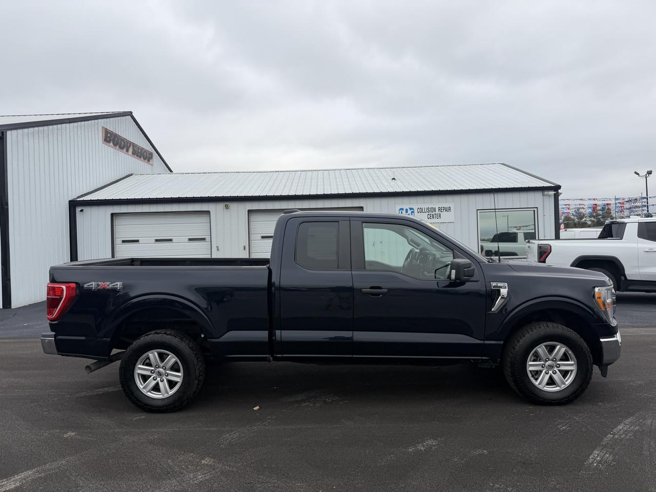 Ford F-150 4WD SuperCrew 150" XLT 2022