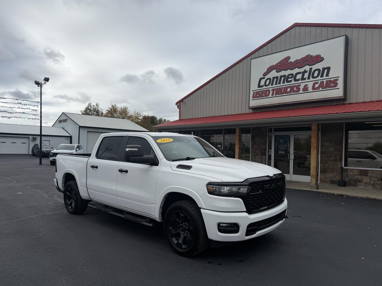 RAM 1500 Big Horn 4x4 Crew Cab 5'7" Box 2025