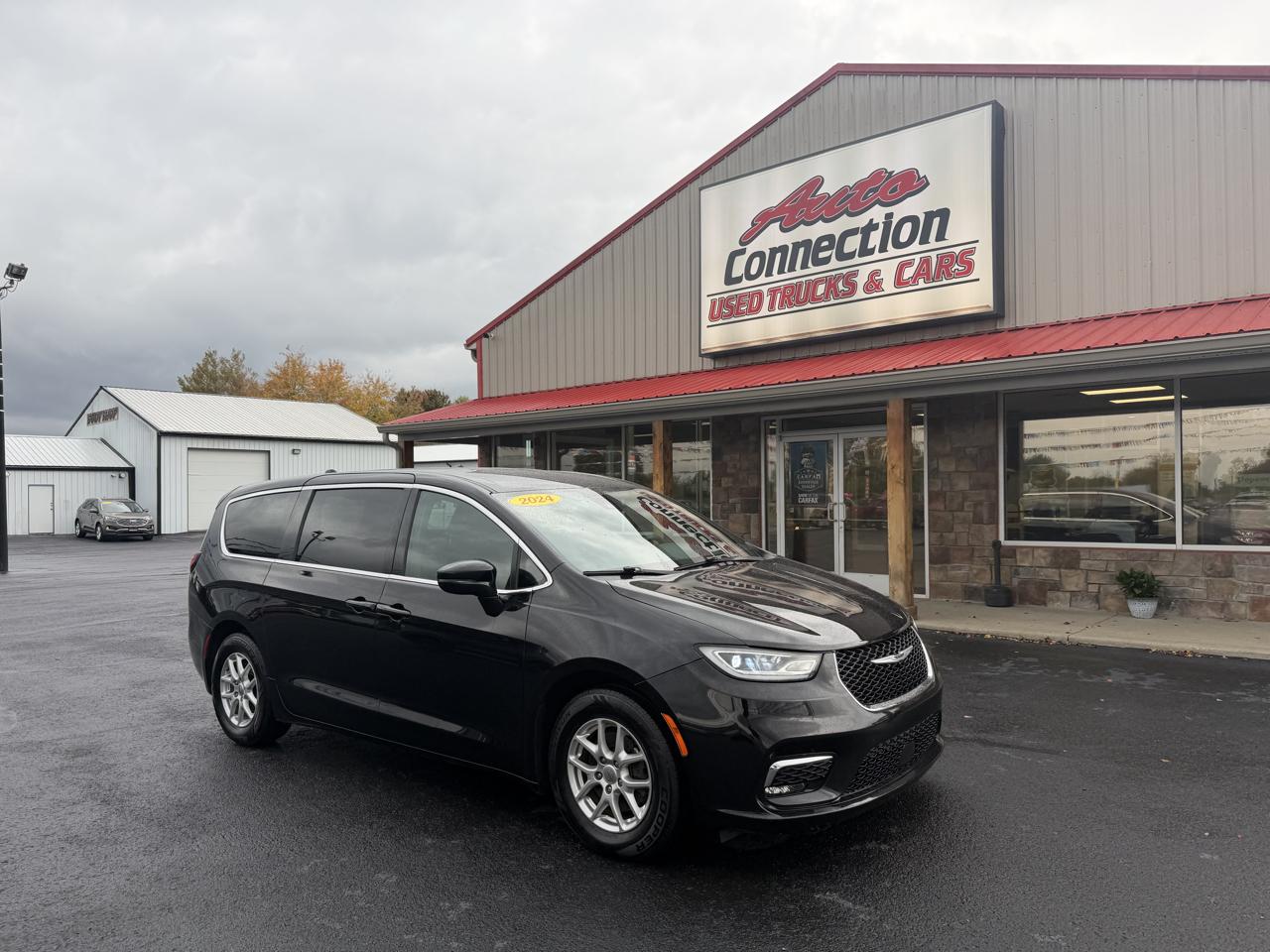 Chrysler Pacifica Touring FWD 2024