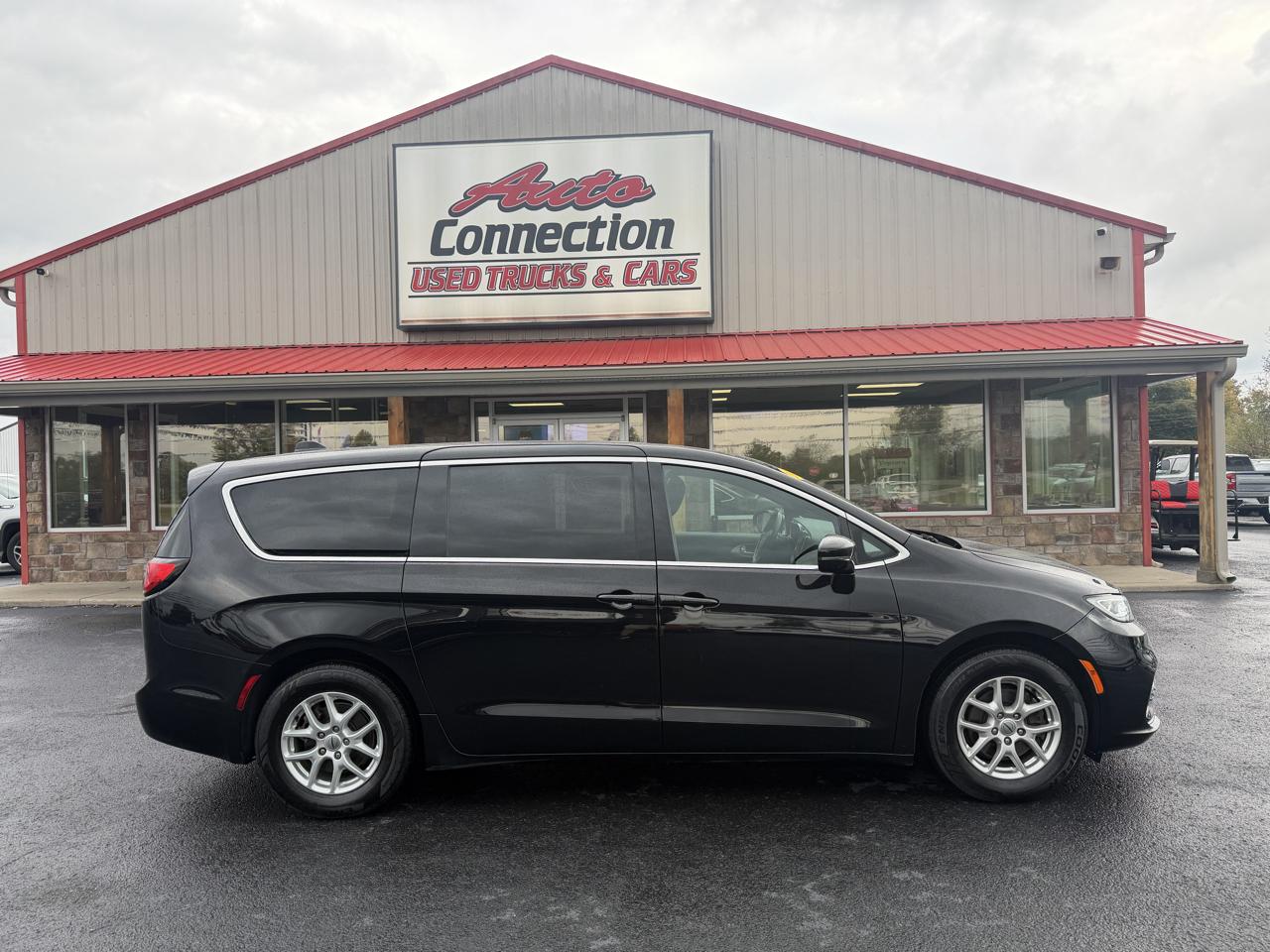 Chrysler Pacifica Touring FWD 2024