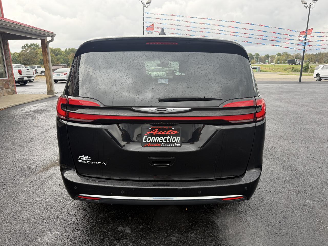Chrysler Pacifica Touring FWD 2024