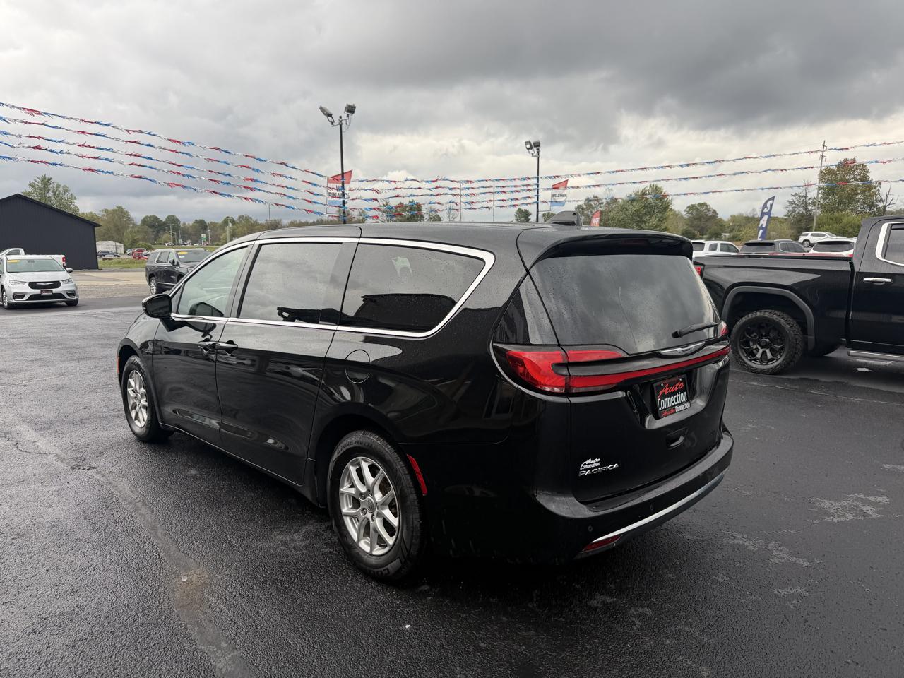 Chrysler Pacifica Touring FWD 2024