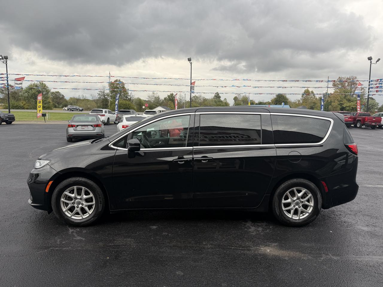 Chrysler Pacifica Touring FWD 2024