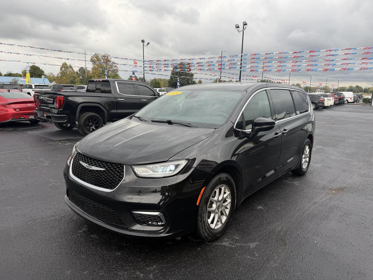 Chrysler Pacifica Touring FWD 2024