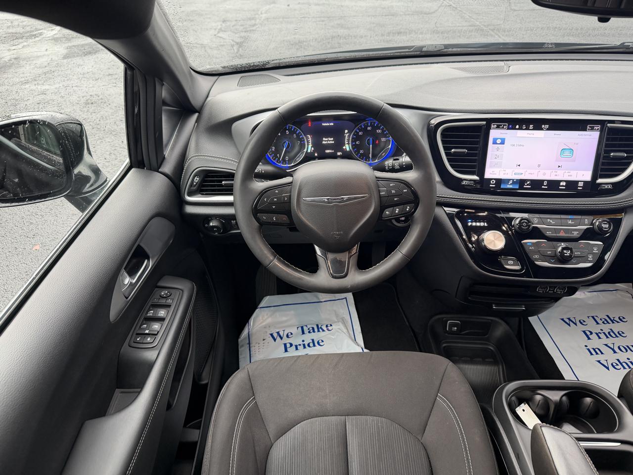 Chrysler Pacifica Touring FWD 2024