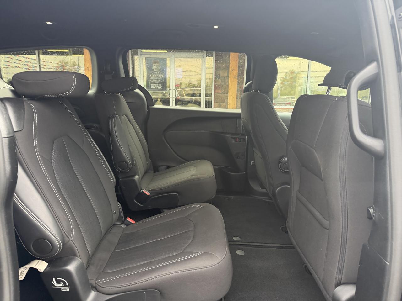Chrysler Pacifica Touring FWD 2024