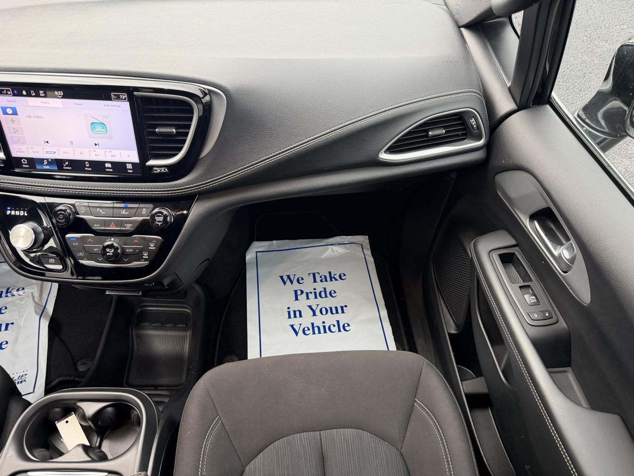 Chrysler Pacifica Touring FWD 2024