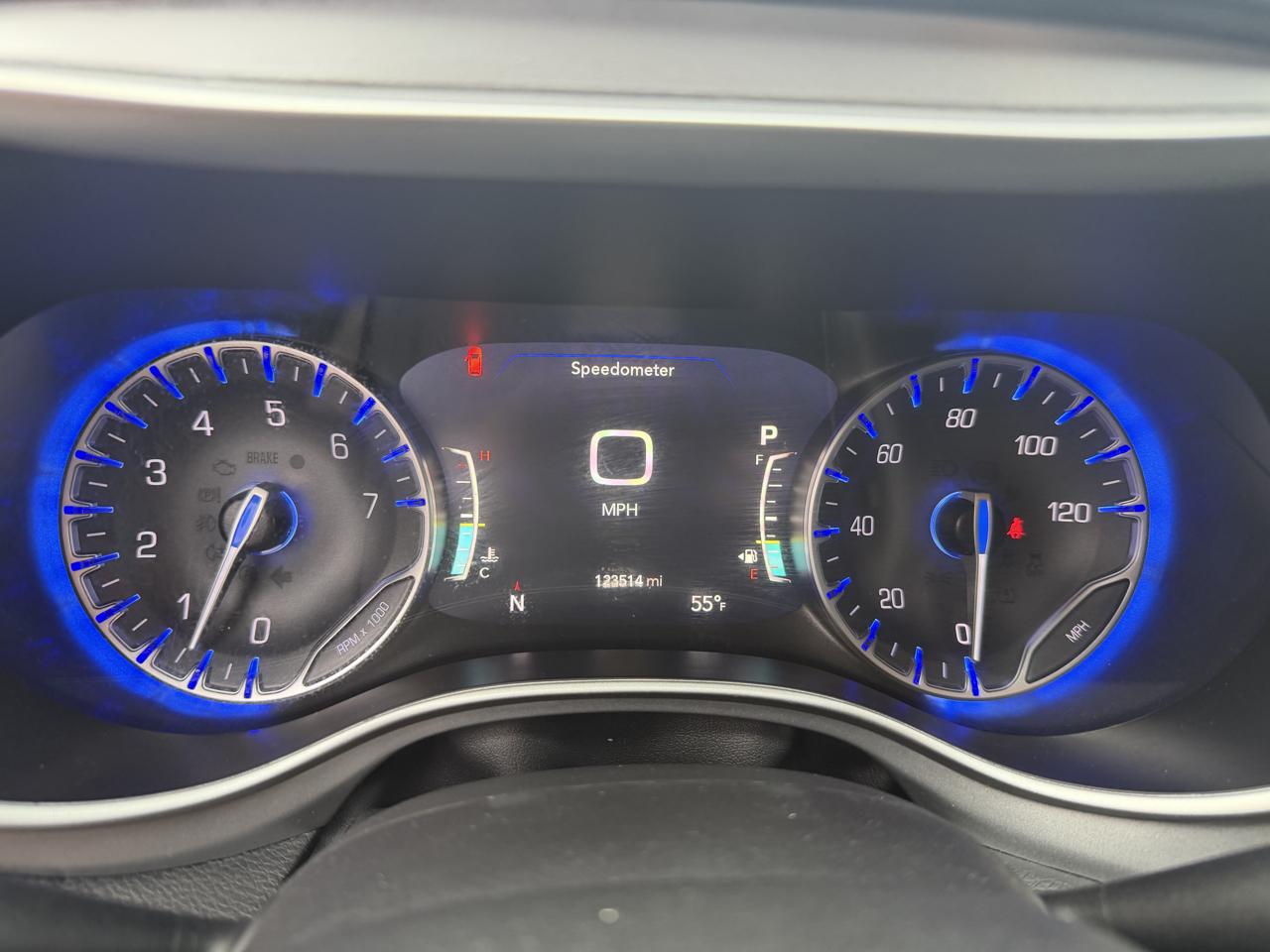 Chrysler Pacifica Touring FWD 2024