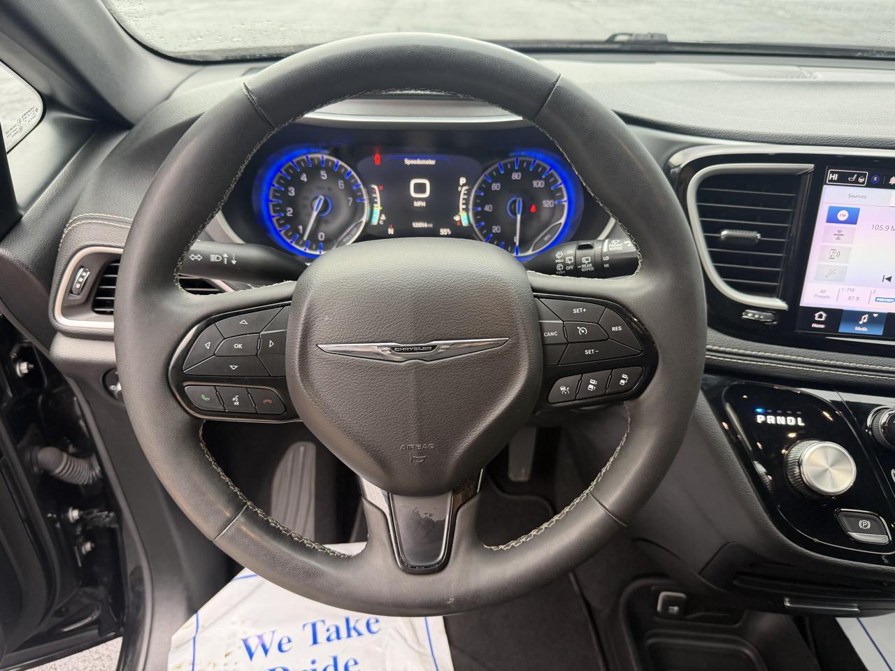 Chrysler Pacifica Touring FWD 2024
