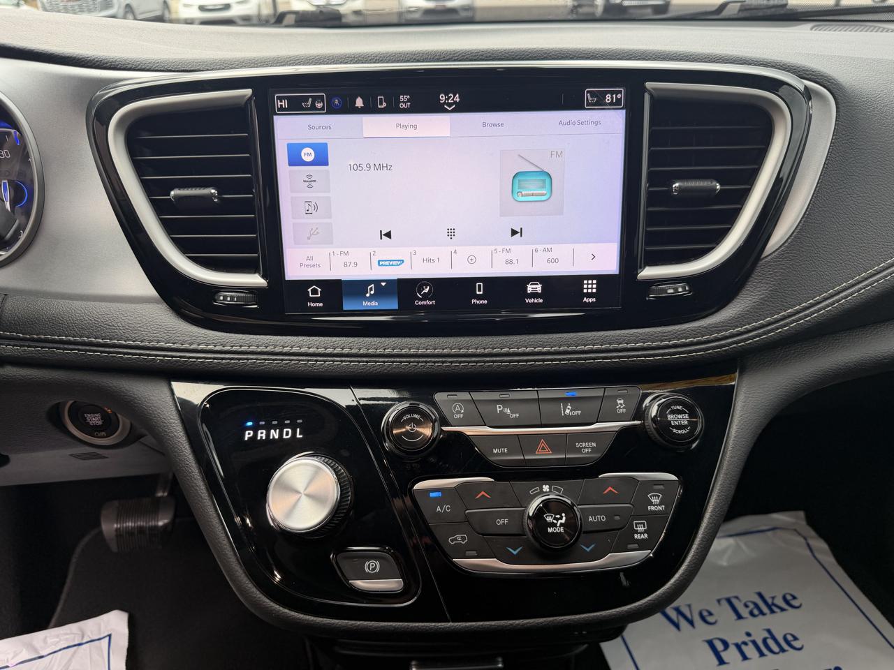 Chrysler Pacifica Touring FWD 2024