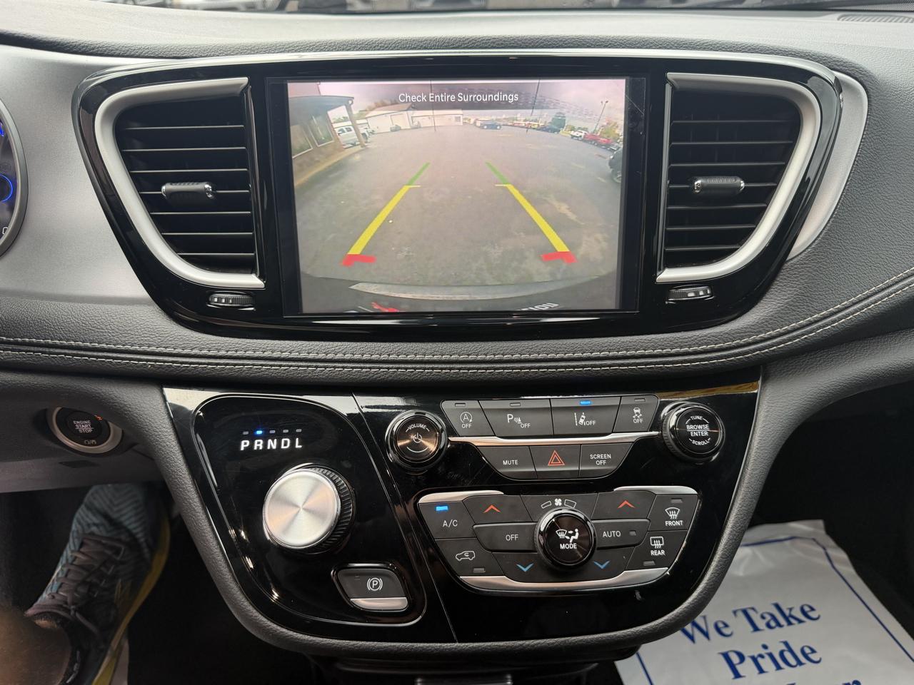 Chrysler Pacifica Touring FWD 2024