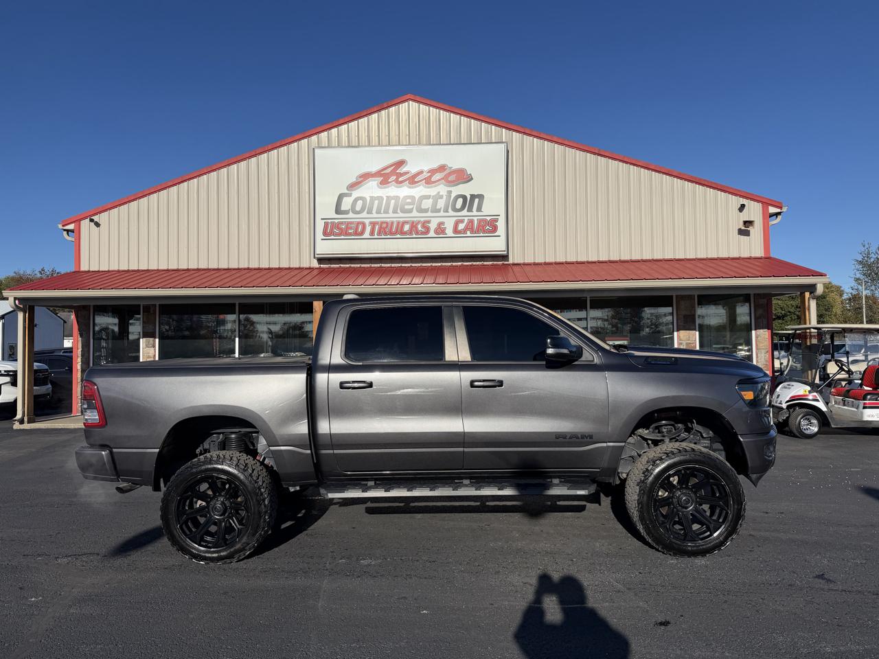 RAM 1500 Big Horn 4x4 Crew Cab 5'7" Box 2022