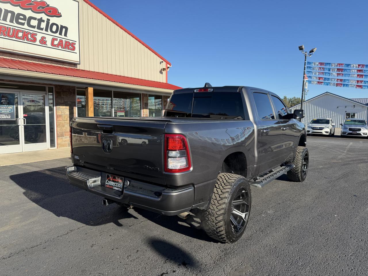 RAM 1500 Big Horn 4x4 Crew Cab 5'7" Box 2022