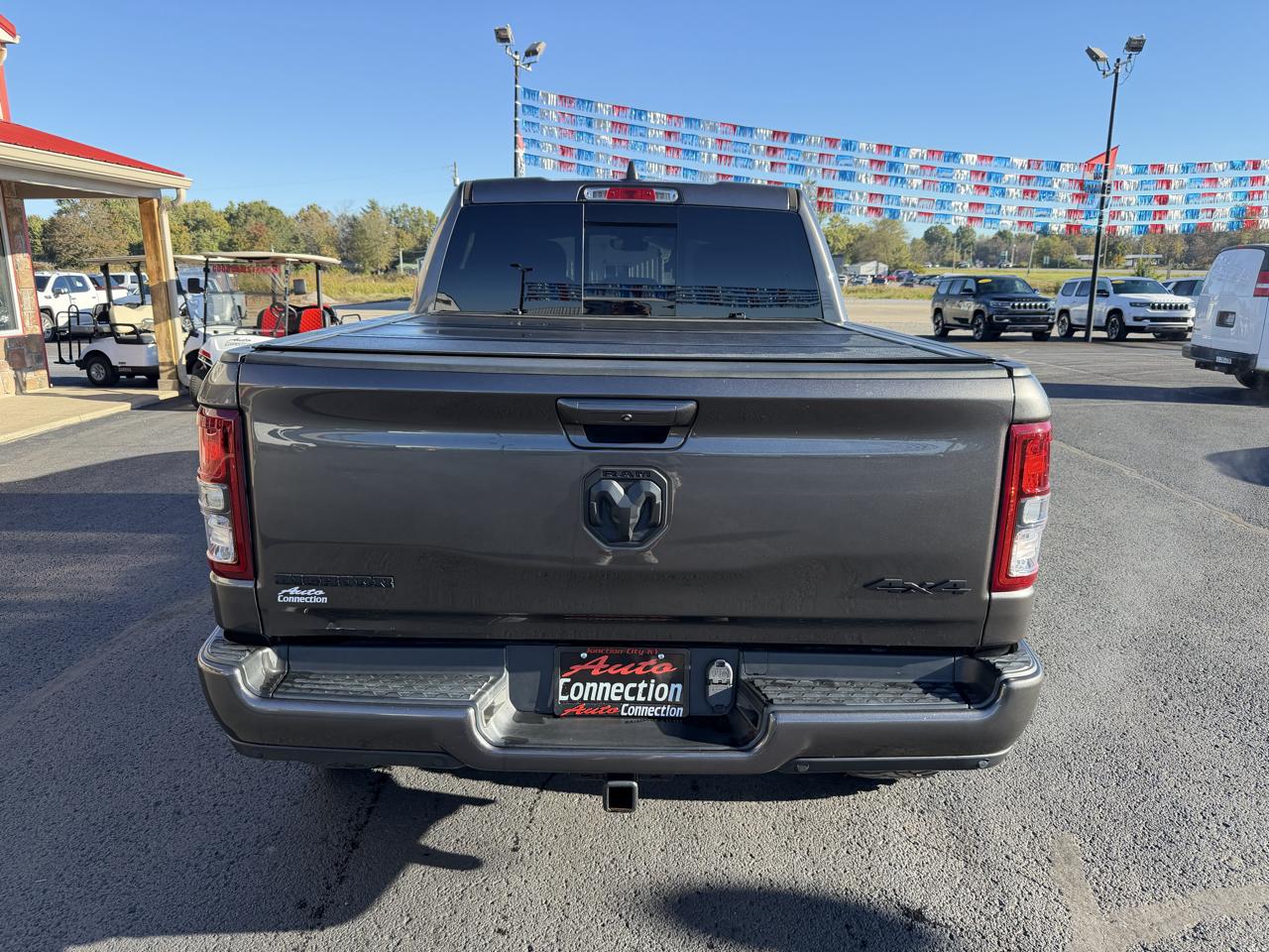 RAM 1500 Big Horn 4x4 Crew Cab 5'7" Box 2022