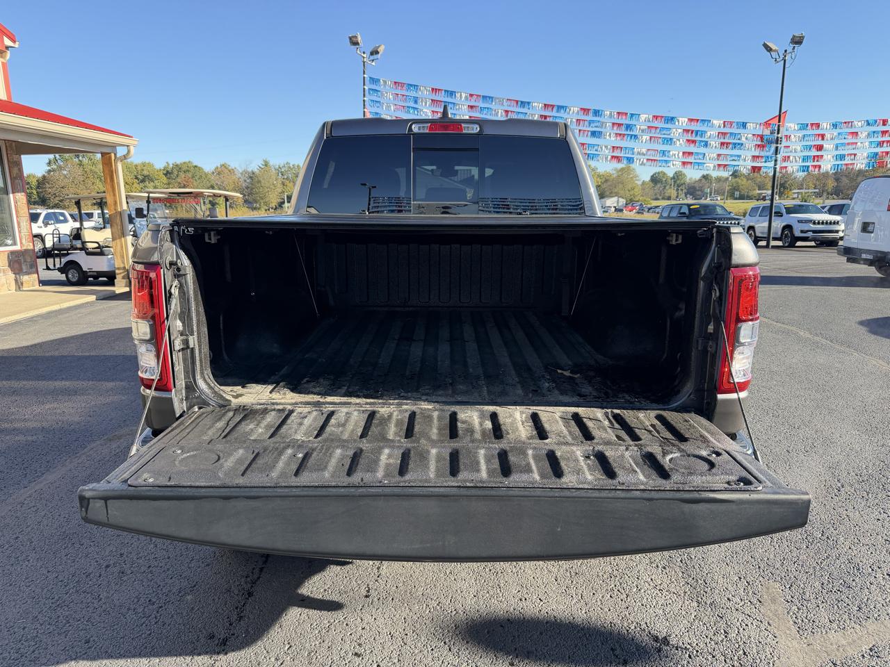 RAM 1500 Big Horn 4x4 Crew Cab 5'7" Box 2022
