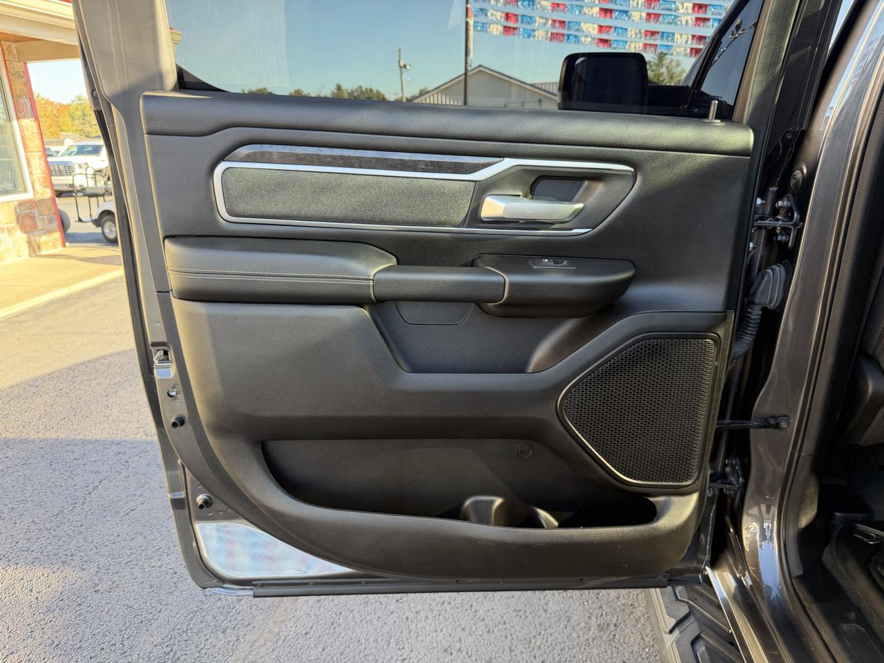 RAM 1500 Big Horn 4x4 Crew Cab 5'7" Box 2022