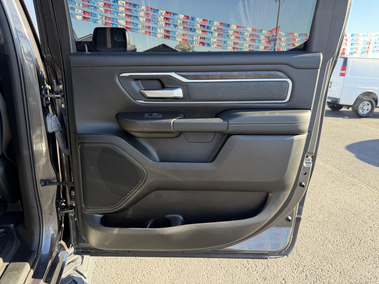 RAM 1500 Big Horn 4x4 Crew Cab 5'7" Box 2022