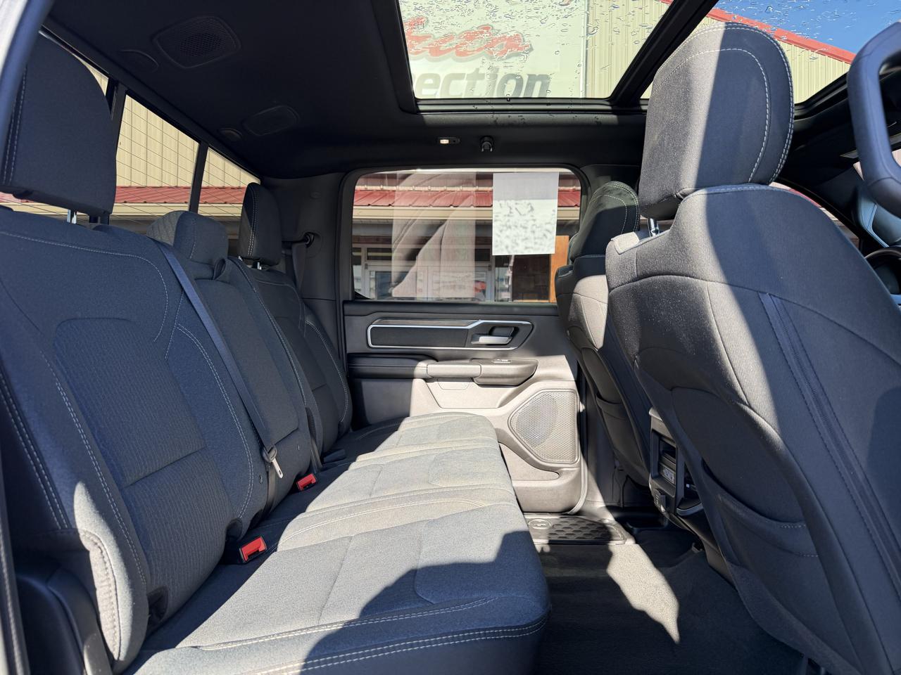 RAM 1500 Big Horn 4x4 Crew Cab 5'7" Box 2022
