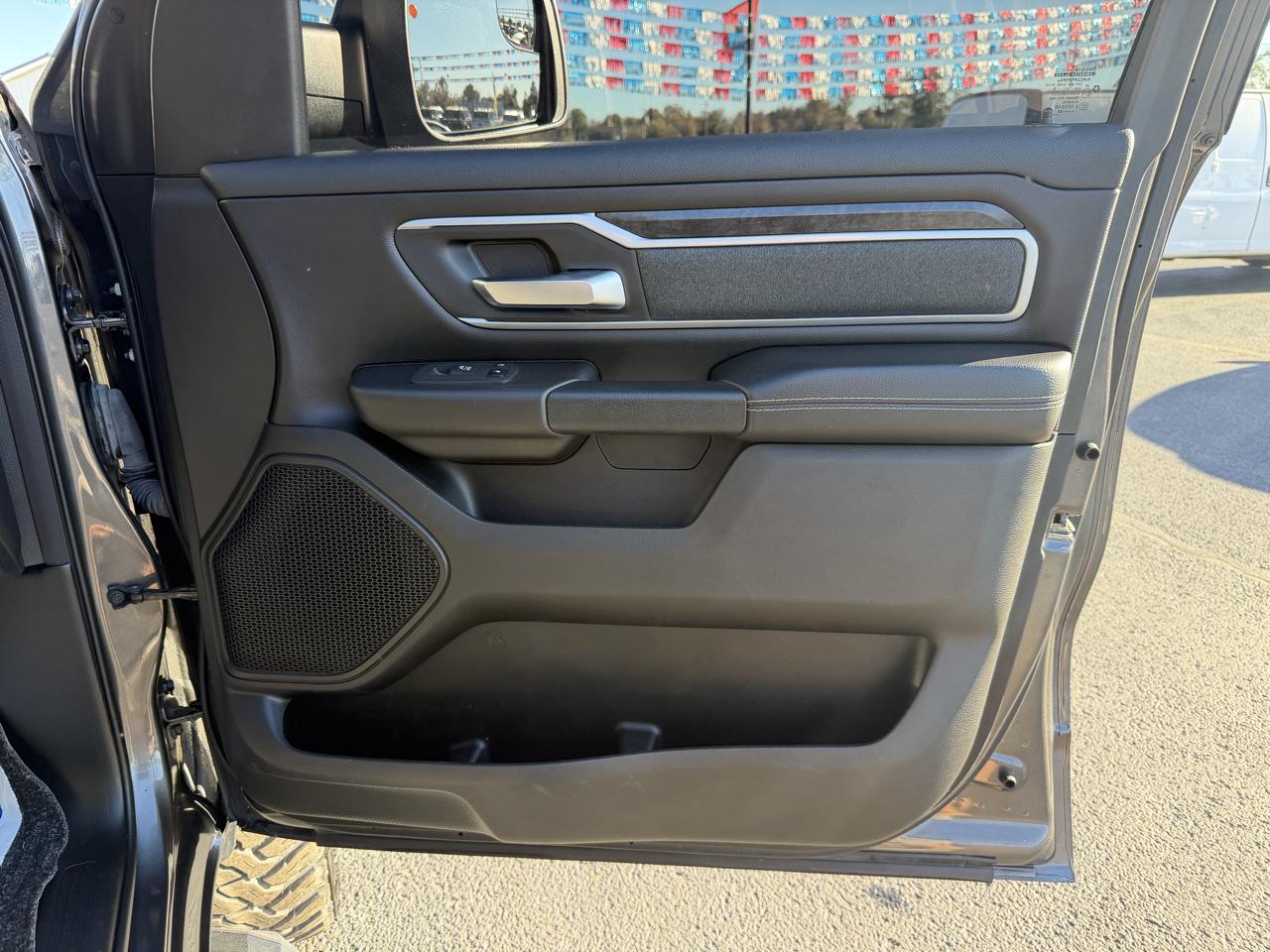 RAM 1500 Big Horn 4x4 Crew Cab 5'7" Box 2022