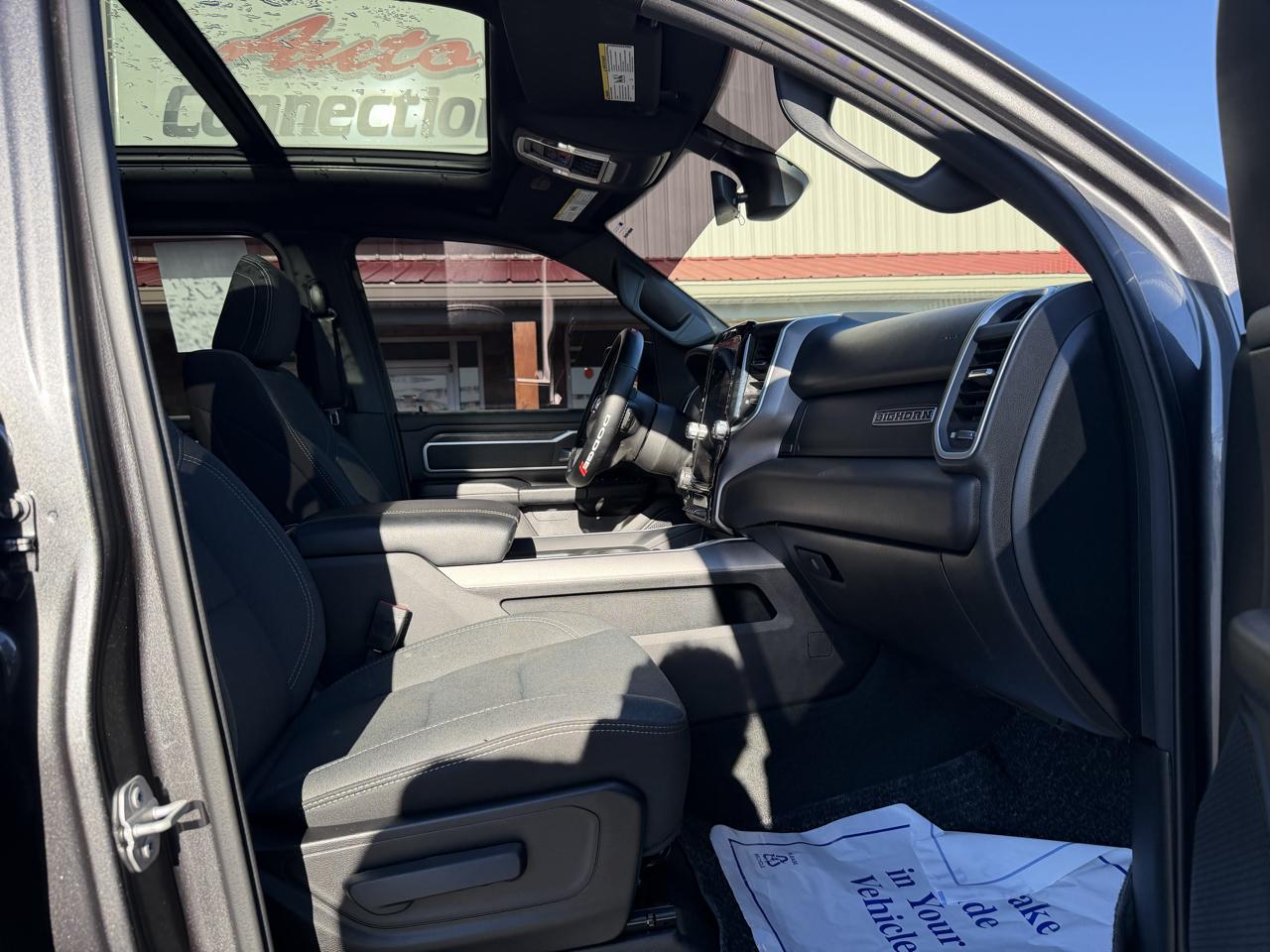 RAM 1500 Big Horn 4x4 Crew Cab 5'7" Box 2022