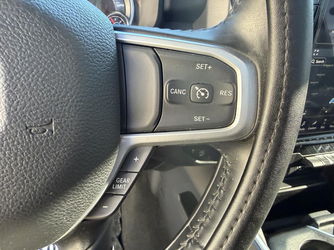 RAM 1500 Big Horn 4x4 Crew Cab 5'7" Box 2022
