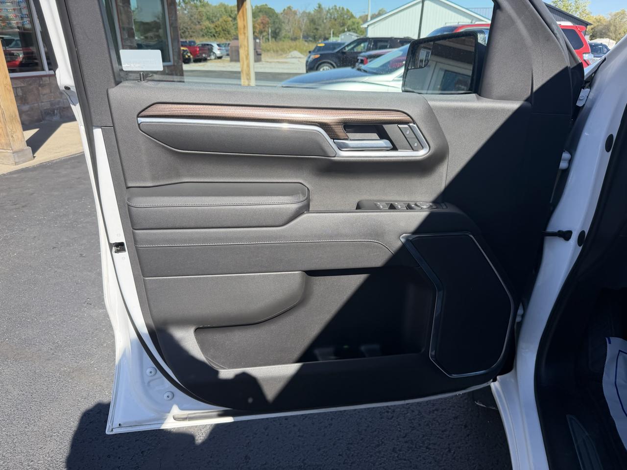 Chevrolet Silverado 1500 4WD Crew Cab 157" LT 2023