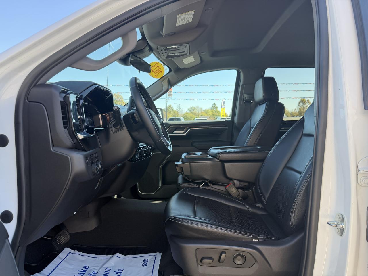 Chevrolet Silverado 1500 4WD Crew Cab 157" LT 2023