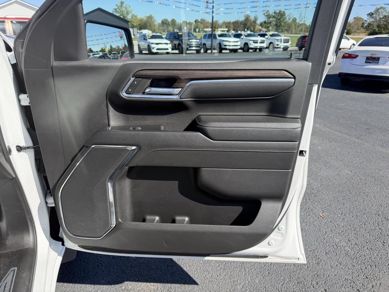 Chevrolet Silverado 1500 4WD Crew Cab 157" LT 2023