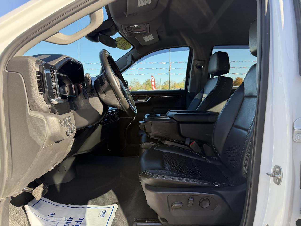Chevrolet Silverado 1500 4WD Crew Cab 157" LT 2023