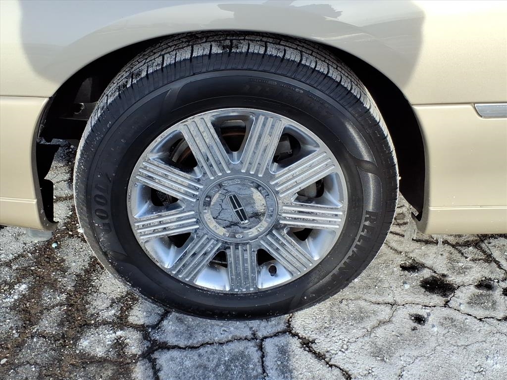 Lincoln Town Car  2005