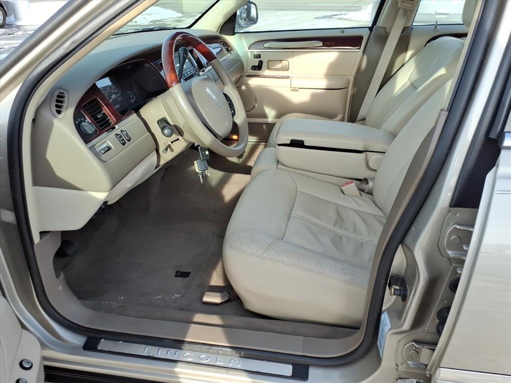 Lincoln Town Car  2005