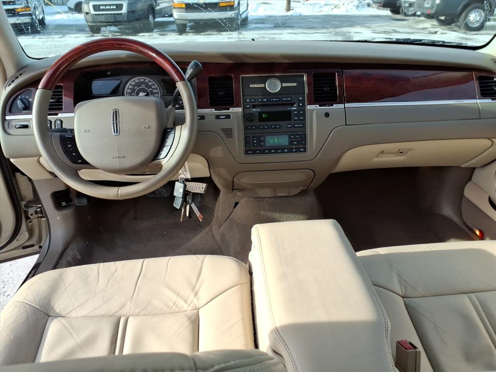 Lincoln Town Car  2005