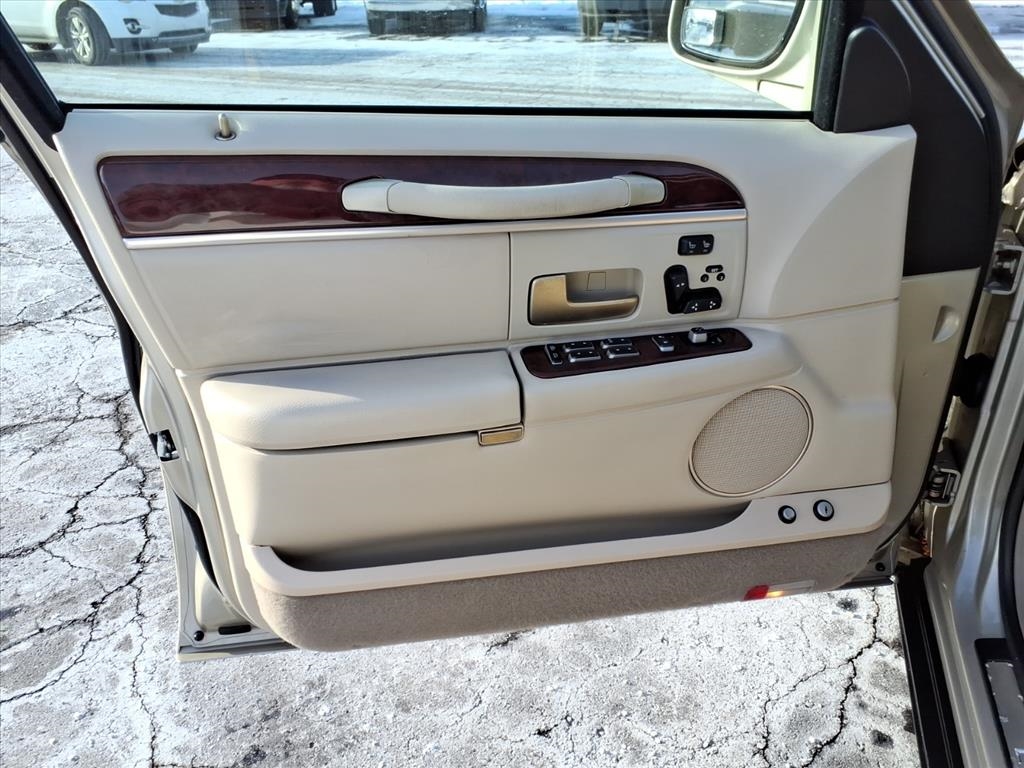 Lincoln Town Car  2005