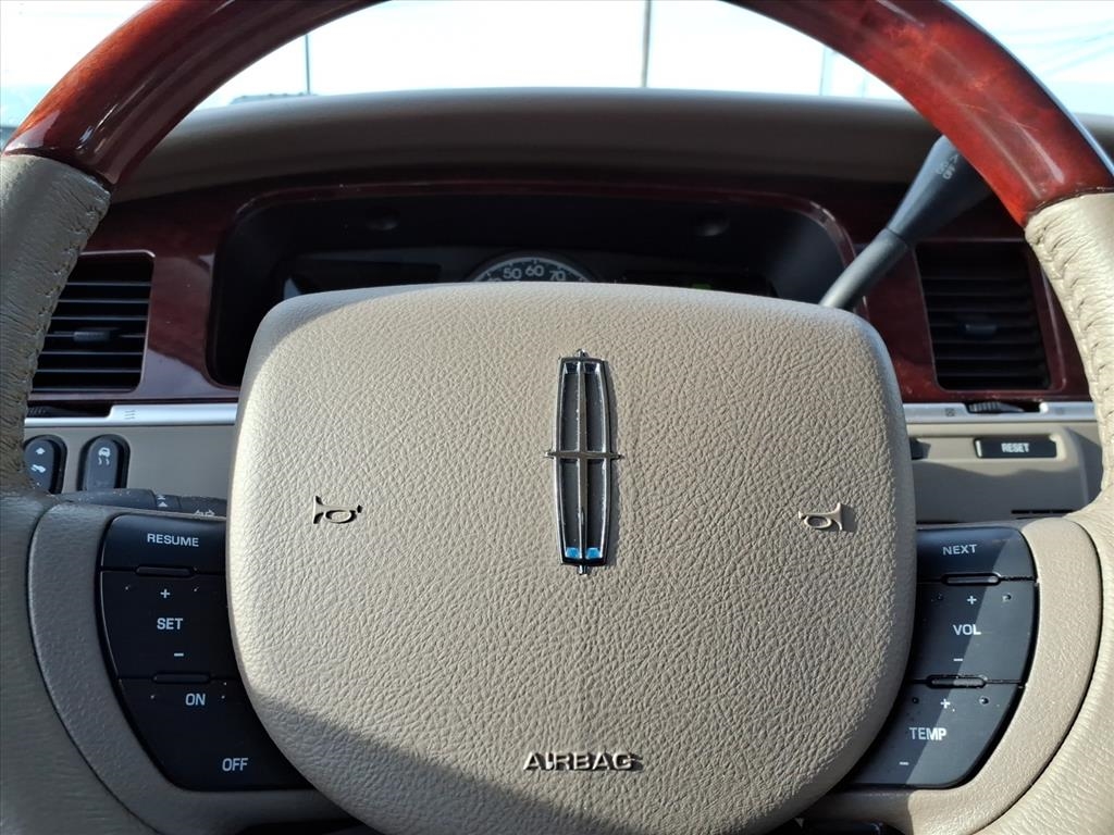 Lincoln Town Car  2005