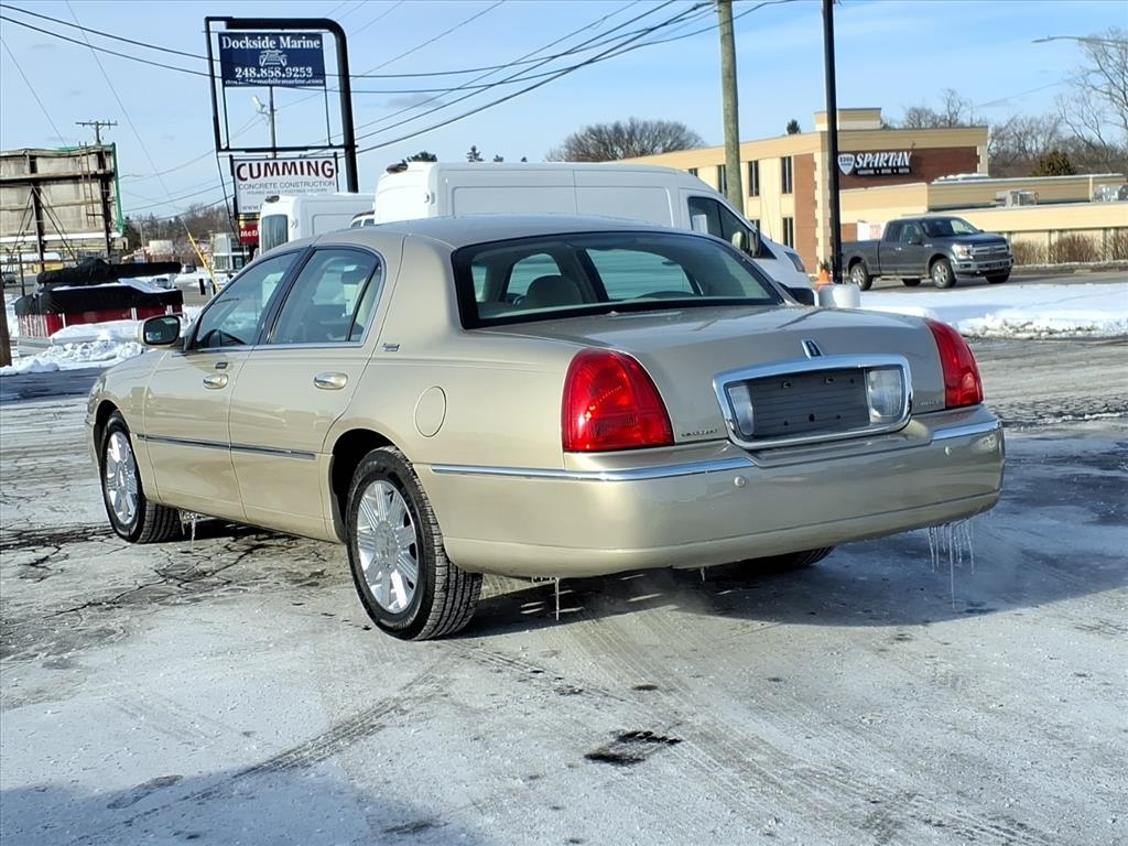 Lincoln Town Car  2005