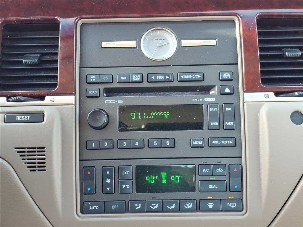 Lincoln Town Car  2005