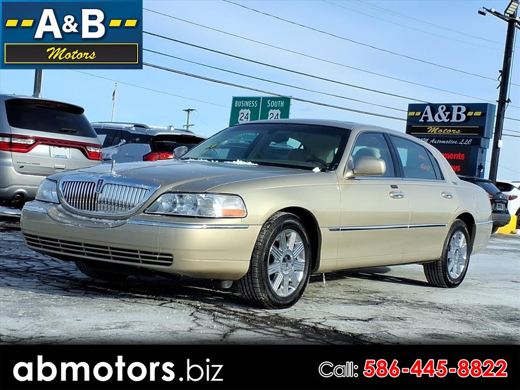 2005 Lincoln Town Car Signature Limited's photo