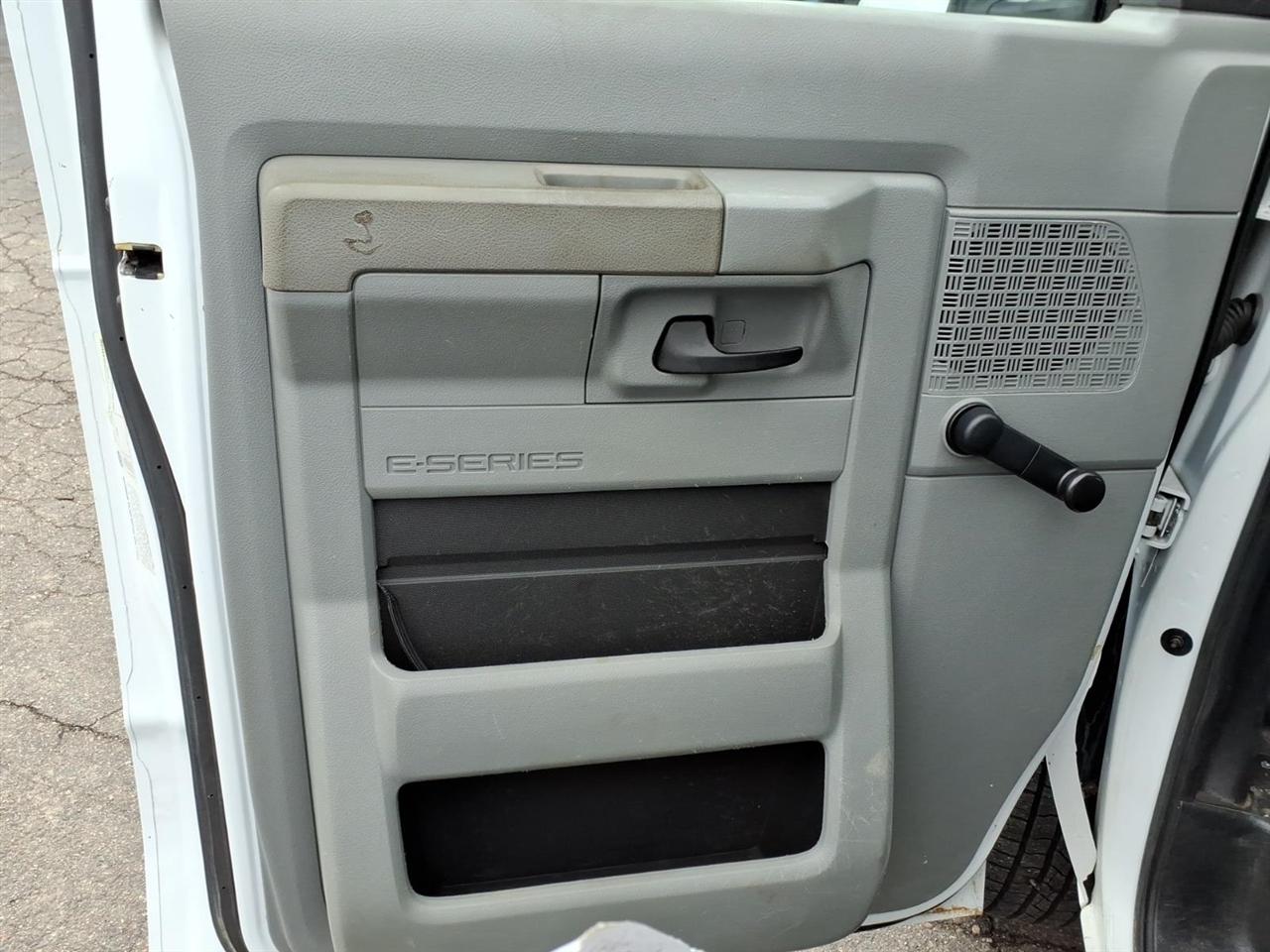 Ford Econoline Commercial Cutaway  2016