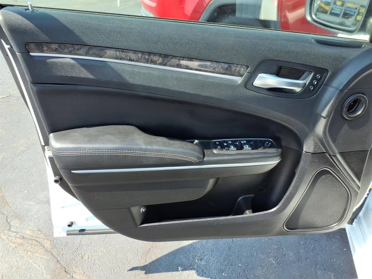 Chrysler 300  2023