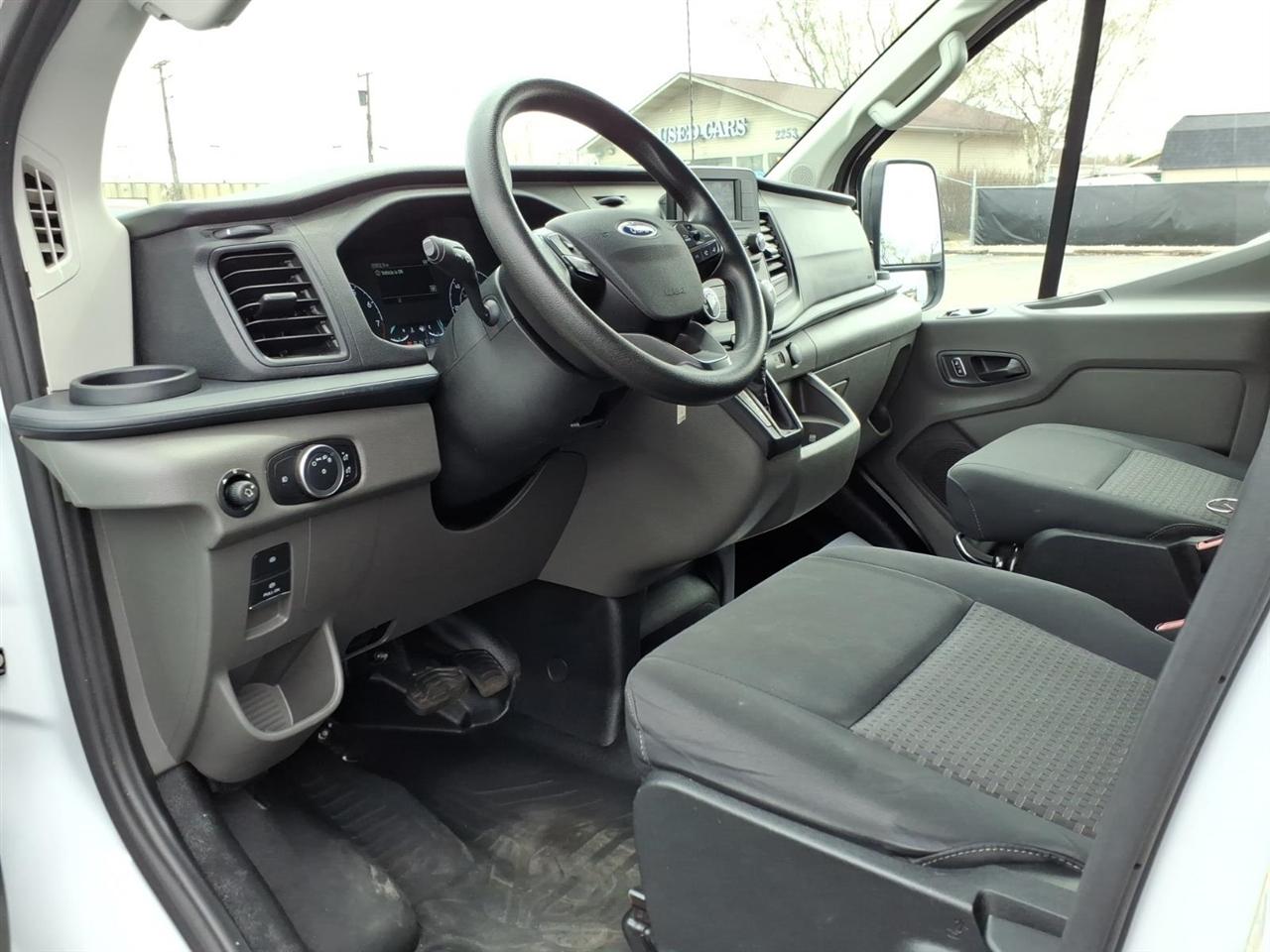 Ford Transit photo 12