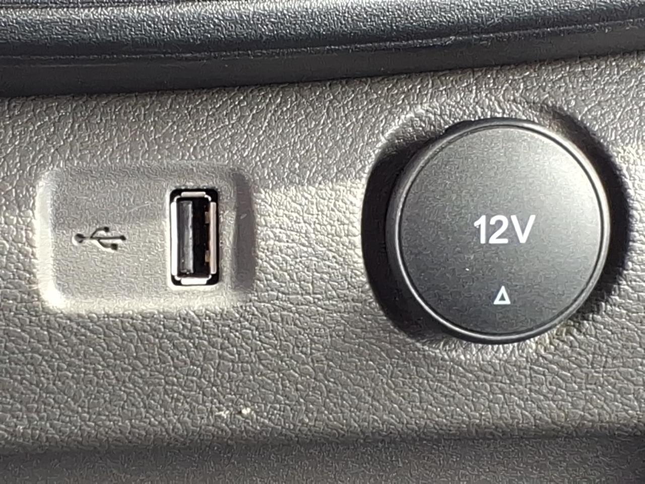 Ford Transit photo 18