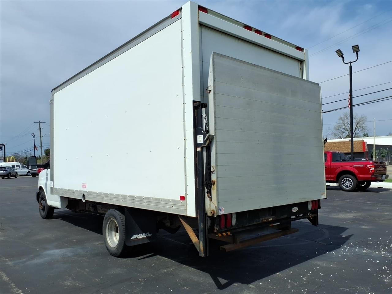 GMC Savana Commercial Cutaway  2017