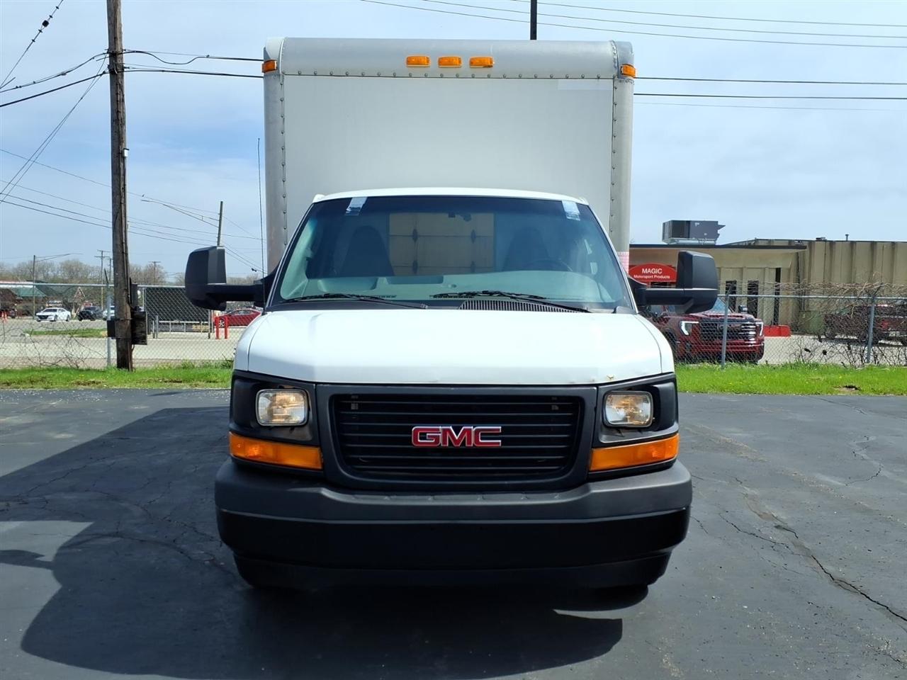 GMC Savana Commercial Cutaway  2017