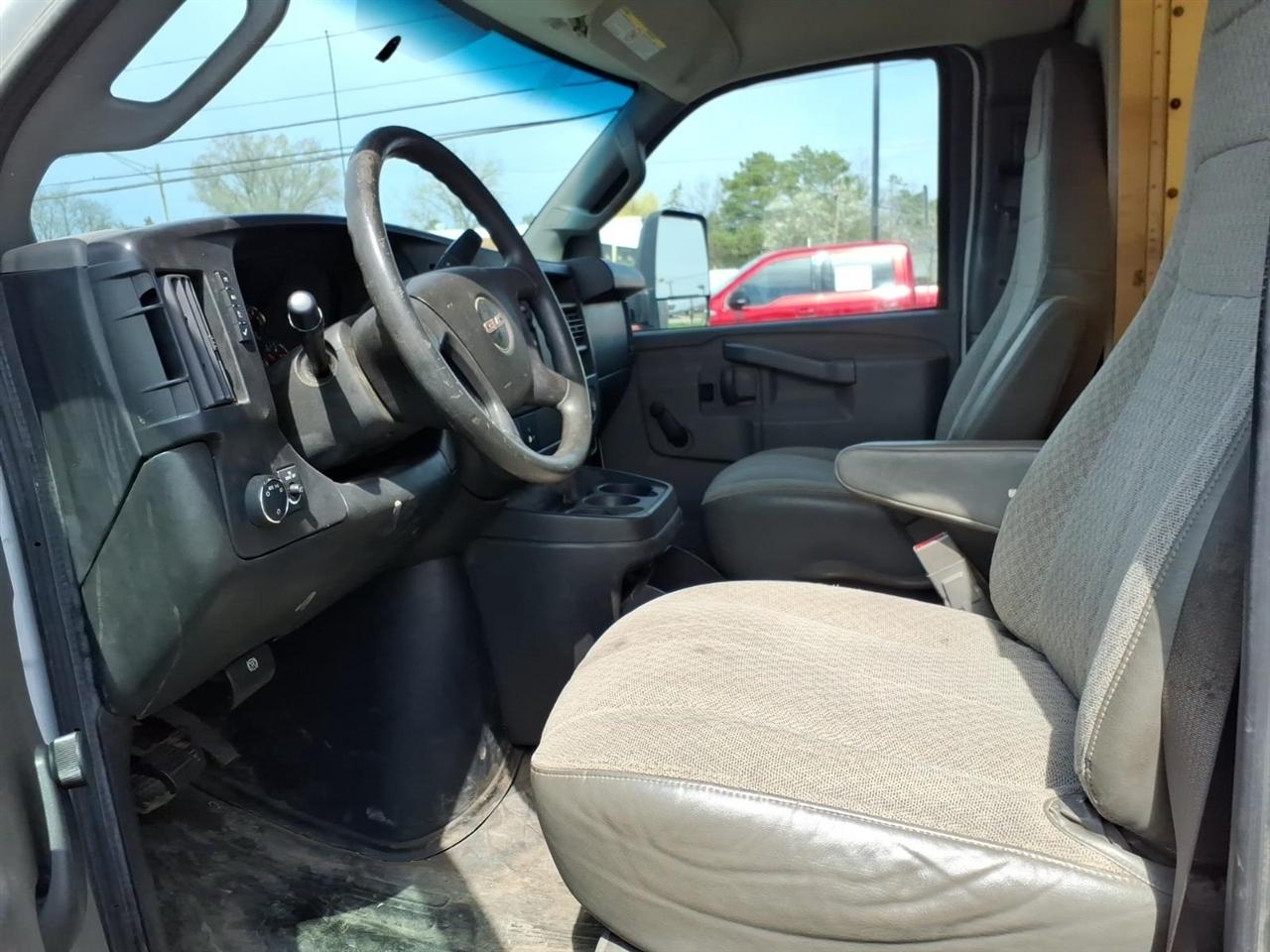 GMC Savana Commercial Cutaway  2017